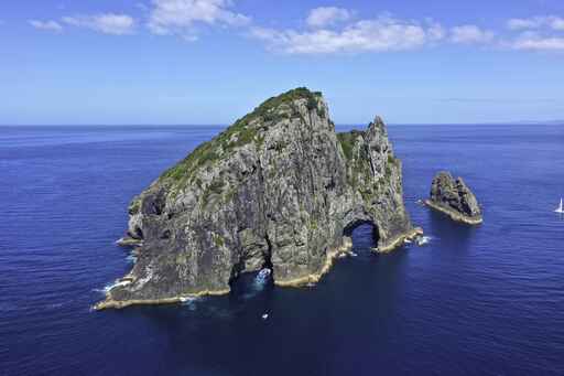 Hole in the Rock Cruise - Fullers Bay of Islands