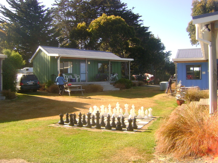 Family Tourist Flat - sleeps 5, stand alone unit, park alongside your unit