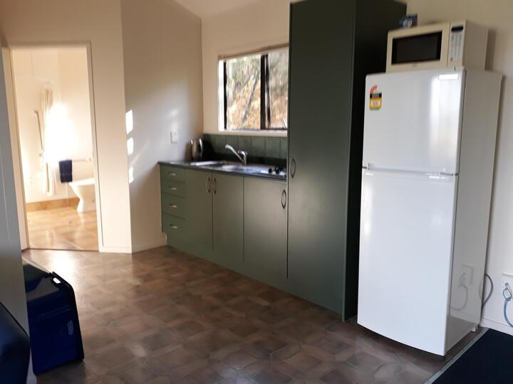 Kitchen/bathroom Queen Motel