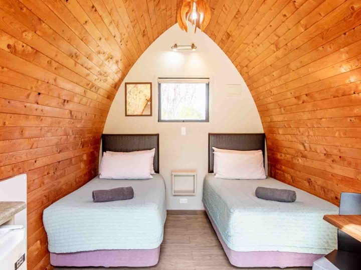 Deluxe Cabin – Twin Bed
